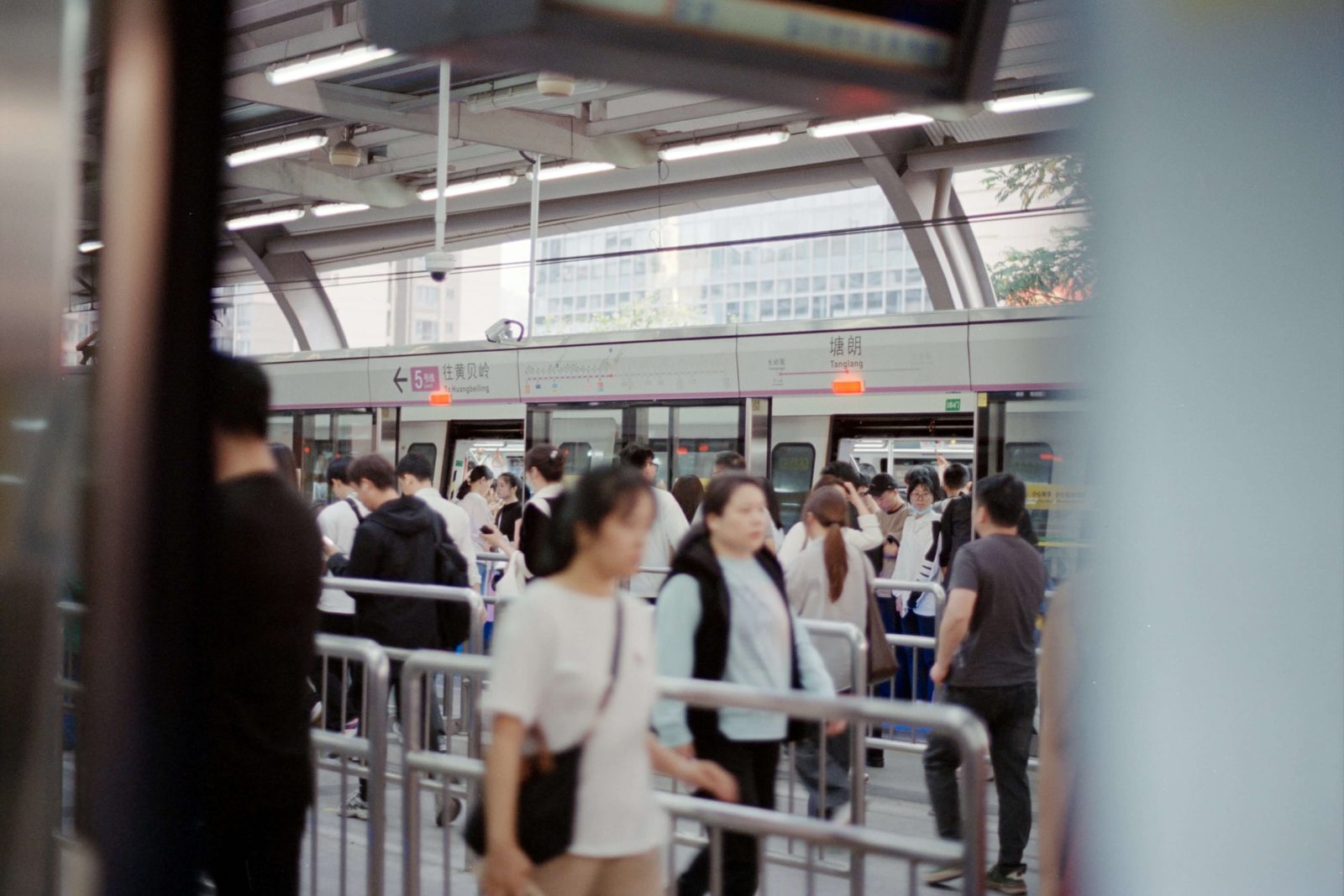 Commuters on the platform at Tanglang station on Shenzhen Metro Line 5