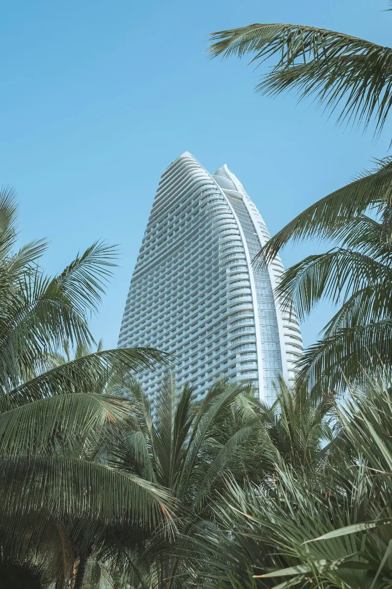 Sanya resort‑style curved architecture, vacation‑oriented building language