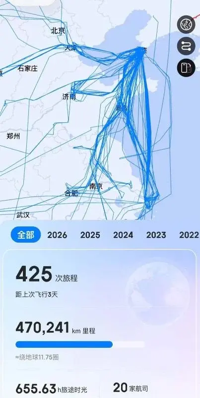 Screenshot of a flight-tracking app showing 425 trips, 470,241 km, and 655.63 hours logged since 2012