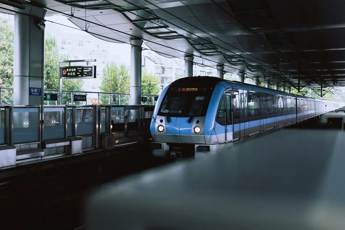 Nanjing Metro train arriving at Andemen station platform